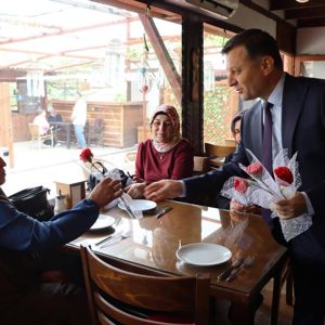 Şehitlerimizin Emaneti Kıymetli Annelerimizle Anneler Gününde Gönül Sofrasında Buluştuk - fotoğraf 5