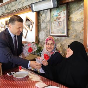 Şehitlerimizin Emaneti Kıymetli Annelerimizle Anneler Gününde Gönül Sofrasında Buluştuk - fotoğraf 6
