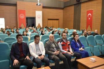 Rehabilitasyondan Performansa Paralimpik Sporlardan Yansımalar” konulu seminer gerçekleştirildi.