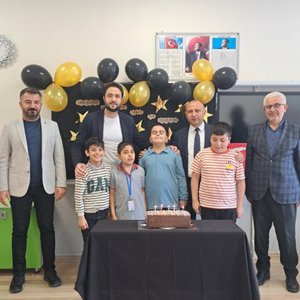 10-16 Mayıs Engelliler Haftası kapsamında özel alt sınıf öğrencilerimiz ziyaret edilerek pasta kesme etkinliği düzenlendi.  - fotoğraf 5