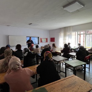 Velilere Yönelik Eğitim Programı Düzenlendi - fotoğraf 1