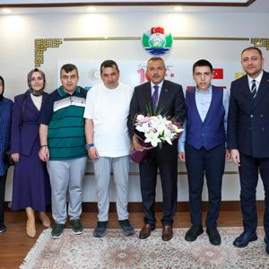 Valimiz Özel Bireyleri Makamında Kabul Etti - fotoğraf 1