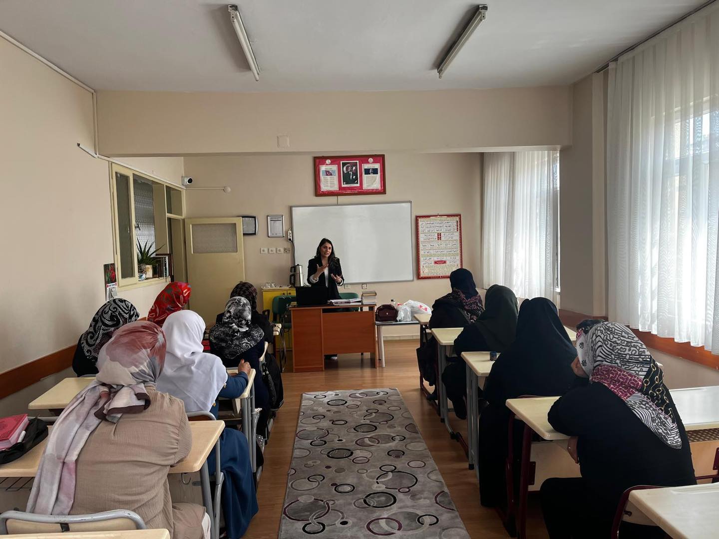 Alaşehir’de Aile Günü Kapsamında Kursiyerlere Yönelik Eğitim Düzenlendi