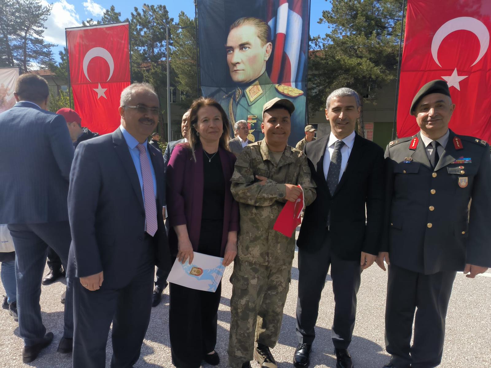 Engelliler Haftası kapsamında Afyonkarahisar İkmal ve Garnizon Komutanlığı tarafından “Temsili Yemin Töreni” düzenlendi.