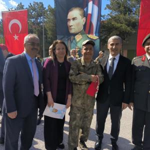 Engelliler Haftası kapsamında Afyonkarahisar İkmal ve Garnizon Komutanlığı tarafından “Temsili Yemin Töreni” düzenlendi. - fotoğraf 1