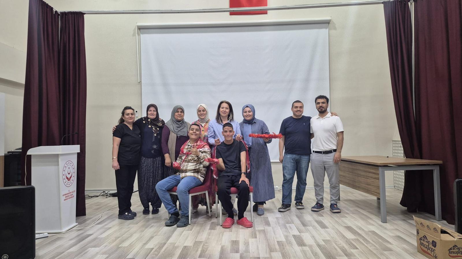 Müdürlüğümüze bağlı Engelsiz Yaşam Bakım, Rehabilitasyon ve Aile Danışma Merkezimizde Temsili Asker Eğlencesi Düzenlendi.