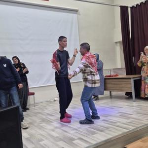 Müdürlüğümüze bağlı Engelsiz Yaşam Bakım, Rehabilitasyon ve Aile Danışma Merkezimizde Temsili Asker Eğlencesi Düzenlendi. - fotoğraf 7