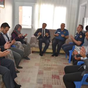 Salihli’de Şehit Ailelerine Anlamlı Ziyaret Gerçekleştirildi - fotoğraf 1