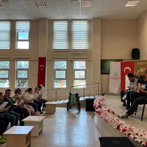 Engelli Aktif Yaşam Merkezimizde Özel Gereksinimli Bireylerimizin Müzik Eğitimi Heyecanına Ortak Olduk. - fotoğraf 1