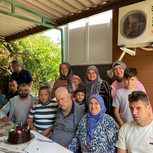Akhisar’da Özel Gereksinimli Bireyin Doğum Günü Aile Sıcaklığında Kutlandı - fotoğraf 2