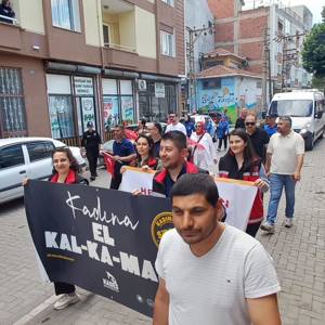Akhisar’da Çağlak Festivali Kapsamında Farkındalık Yürüyüşü Gerçekleştirildi - fotoğraf 1