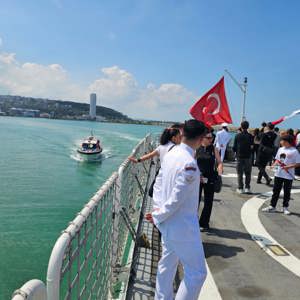  19 Mayıs Coşkusu TCSG DOST Gemisinde Şehit ve Gazi Aileleriyle Paylaşıldı - fotoğraf 14