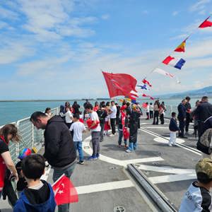  19 Mayıs Coşkusu TCSG DOST Gemisinde Şehit ve Gazi Aileleriyle Paylaşıldı - fotoğraf 15