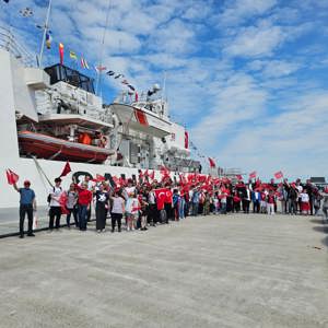  19 Mayıs Coşkusu TCSG DOST Gemisinde Şehit ve Gazi Aileleriyle Paylaşıldı - fotoğraf 1