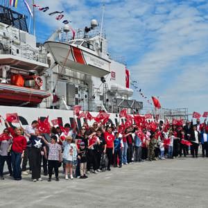  19 Mayıs Coşkusu TCSG DOST Gemisinde Şehit ve Gazi Aileleriyle Paylaşıldı - fotoğraf 2