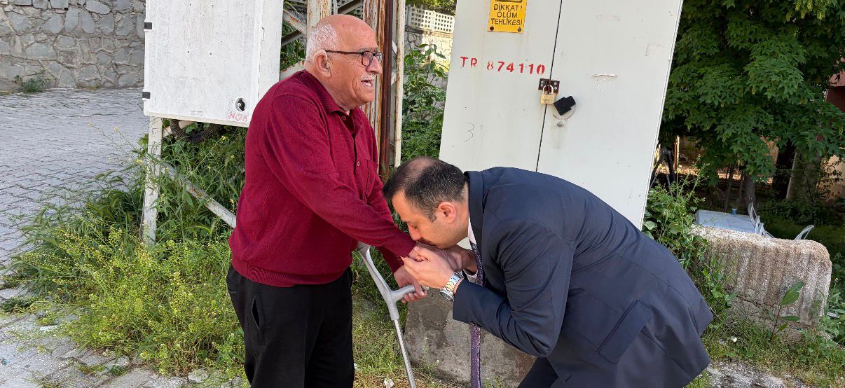 İl Müdürümüz Ve Kıymetli Eşi Gazimizi Hanesinde Ziyaret Etti