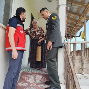 Şehit Anneleri ve Eşlerine Anlamlı Bayram Ziyareti - fotoğraf 1