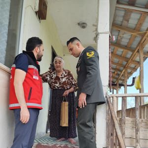 Şehit Anneleri ve Eşlerine Anlamlı Bayram Ziyareti - fotoğraf 3