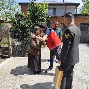 Şehit Anneleri ve Eşlerine Anlamlı Bayram Ziyareti - fotoğraf 5