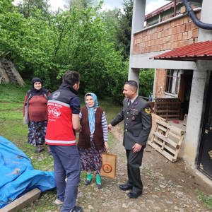 Şehit Anneleri ve Eşlerine Anlamlı Bayram Ziyareti - fotoğraf 10