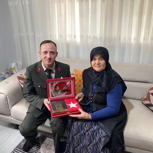 Şehit Anneleri ve Eşlerine Anlamlı Bayram Ziyareti - fotoğraf 15