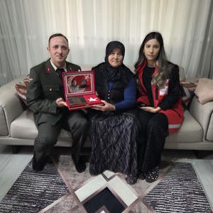 Şehit Anneleri ve Eşlerine Anlamlı Bayram Ziyareti - fotoğraf 18