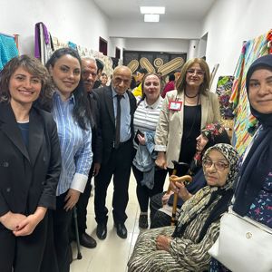 Büyüklerimiz Yıl Sonu Sergisine Katıldı - fotoğraf 1