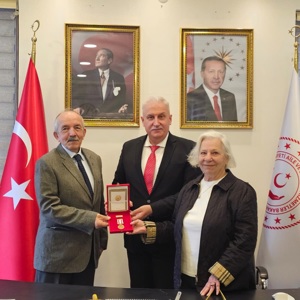 Kıbrıs Gazisi Ahmet Ergin’e Milli Mücadele Madalyası Takdim Edildi - fotoğraf 1