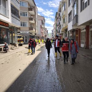 Havza’daki Sel Afetinin Ardından Destek Çalışmaları Sürüyor - fotoğraf 3