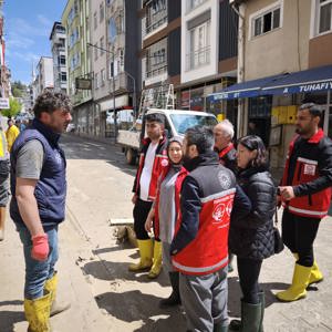 Havza’daki Sel Afetinin Ardından Destek Çalışmaları Sürüyor - fotoğraf 4