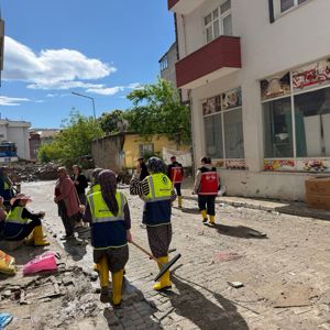 Havza’daki Sel Afetinin Ardından Destek Çalışmaları Sürüyor - fotoğraf 6