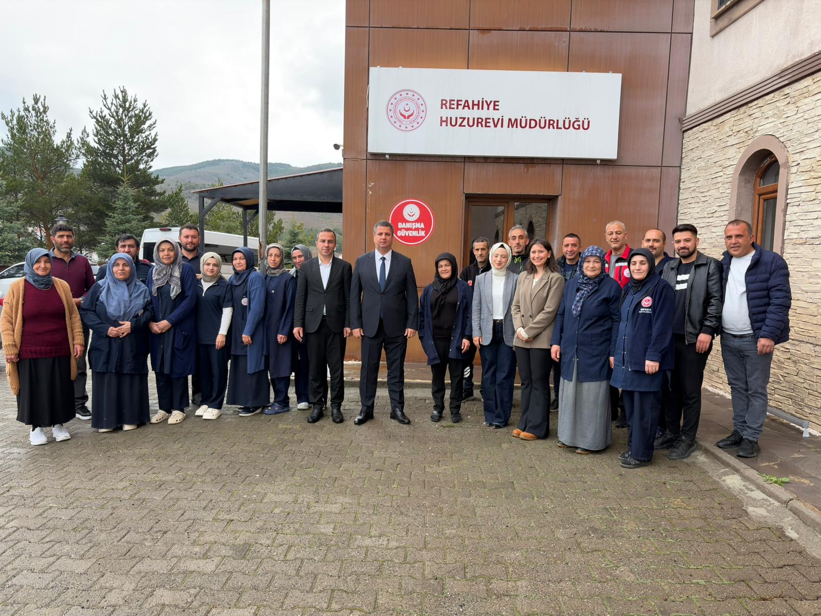 İl Müdürümüz Sayın Serdar Demirci Elâzığ Aile Ve Sosyal Hizmetler İl Müdürlüğüne Tayin Olması Dolayısıyla Veda Ziyaretleri Kapsamında Refahiye Huzurevinde Görev Yapan Değerli Çalışma Arkadaşlarımızla Vedalaştı.