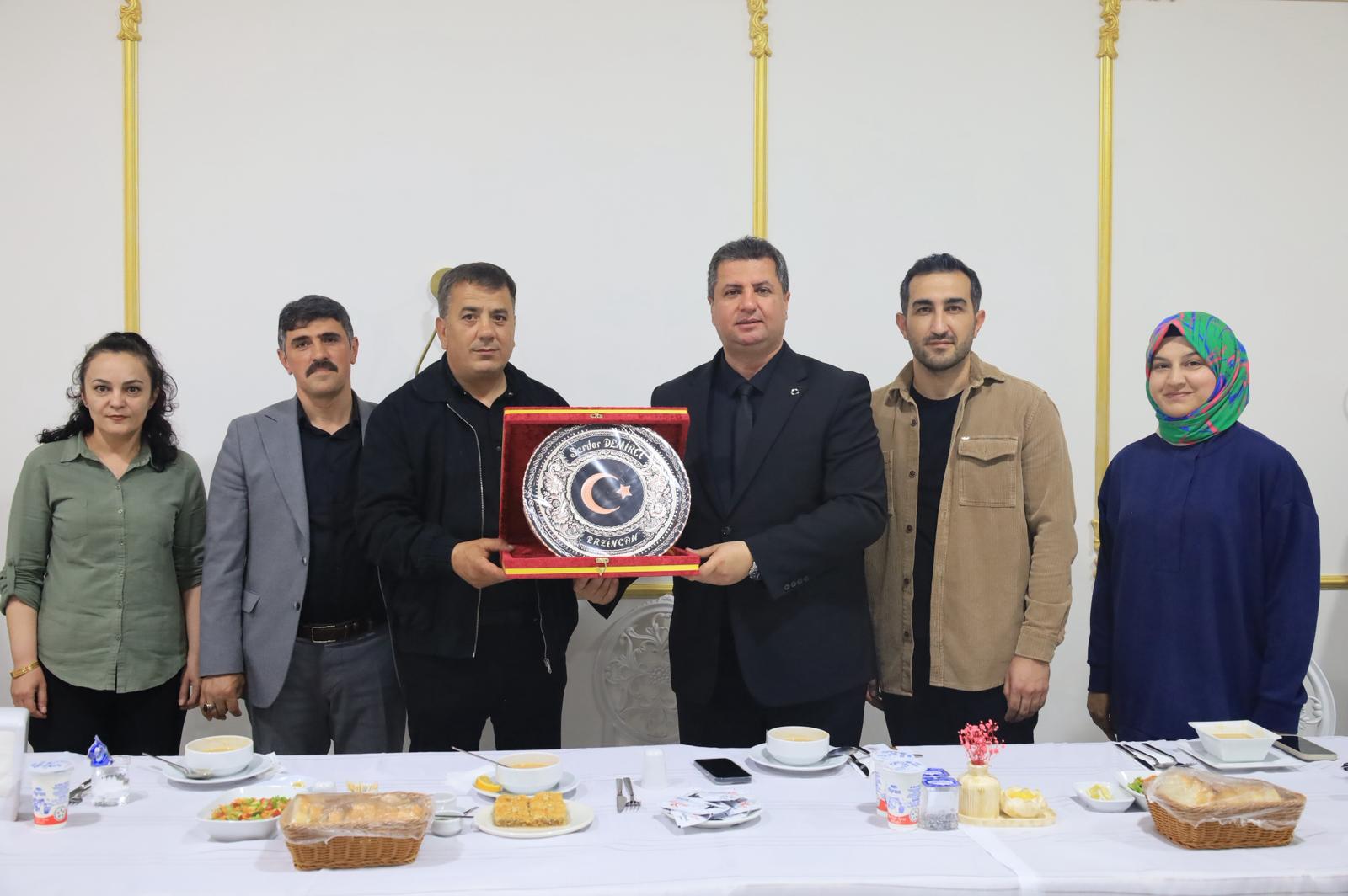Elâzığ Aile Ve Sosyal Hizmetler İl Müdürlüğüne Tayini Çıkan İl Müdürümüz Sayın Serdar Demirci Onuruna Düzenlenen Programda Duygu Dolu Anlar Yaşandı.