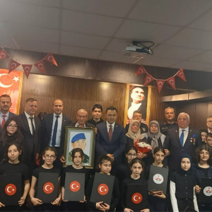 Vatan Sevgisi Ve Kahramanlıklarının Öğrencilerimize Aktarıldığı Anlamlı Bir Program Gerçekleştirildi. - fotoğraf 3