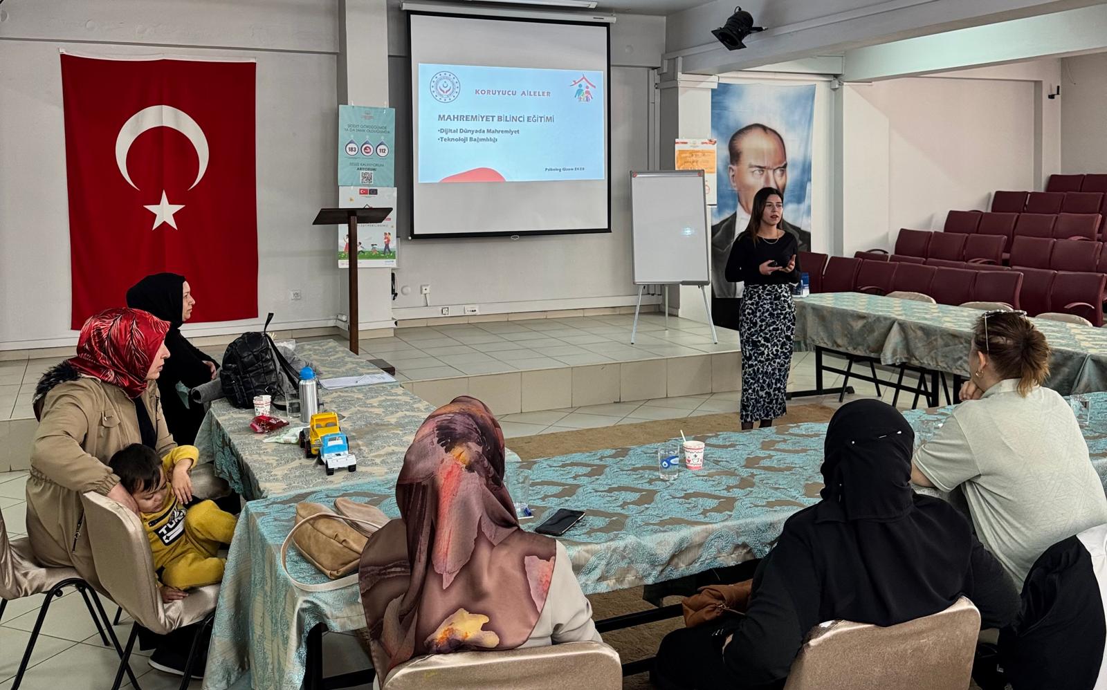İlkadım’da Ailelere “Dijital Dünyada Mahremiyet ve Teknoloji Bağımlılığı” Eğitimi