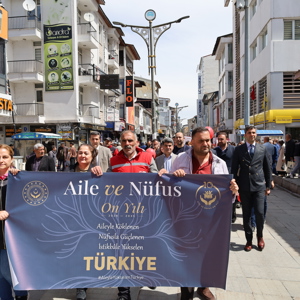 Aile ve Nüfus On Yılı Dolayısıyla Kortej Yürüyüşü Düzenlendi - fotoğraf 1