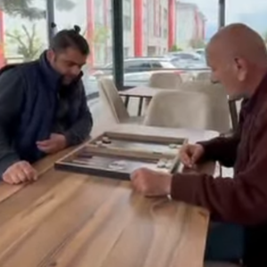 Yaşlı Bakım Ve Rehabilitasyon Merkezinde Hizmet Alan Erkek Sakinlerimiz İle Personelimizin Katılımıyla Tavla Turnuvası Düzenlendi. - fotoğraf 2