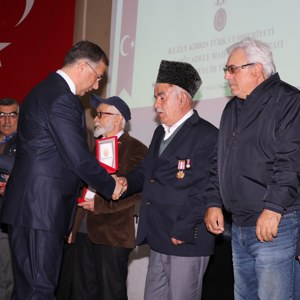 Valimiz Sayın Köksal Şakalar, Kıbrıs Gazilerimize Madalya ve Berat Tevcih Töreni’ne Katıldı - fotoğraf 14