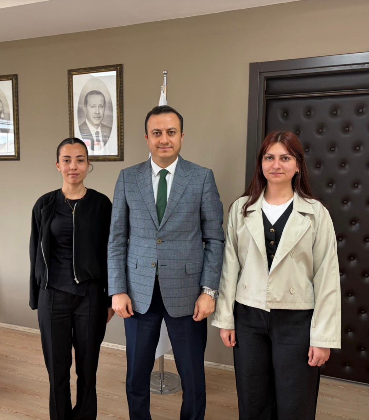 İl Müdürümüz Selim Köseye Süleyman Demirel Üniversitesi Kamu Yönetimi ve Siyasal Bilgiler Bölümü öğrencilerinden ziyaret