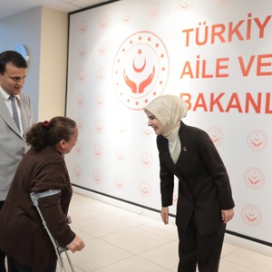 Bakanımız Göktaş, bakanlık personeli ile bayramlaştı - fotoğraf 4