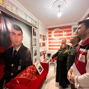 Aziz Şehitlerimizin Kıymetli Ailelerine Kurban Bayramı Ziyareti Gerçekleştirildi. - fotoğraf 4