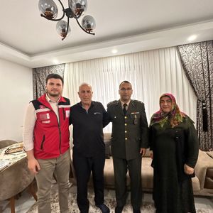 Aziz Şehitlerimizin Kıymetli Ailelerine Kurban Bayramı Ziyareti Gerçekleştirildi. - fotoğraf 6