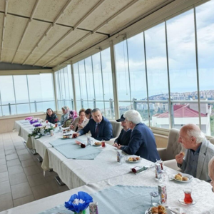 Köşk Huzurevinde Kalan Sakinlerimize Trabzon Valimiz Sayın Tahir Şahin Ve Kıymetli Eşi Cansel Şahin Hanımefendi Tarafından Bayram Ziyareti Gerçekleştirdi. - fotoğraf 3