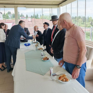 Köşk Huzurevinde Kalan Sakinlerimize Trabzon Valimiz Sayın Tahir Şahin Ve Kıymetli Eşi Cansel Şahin Hanımefendi Tarafından Bayram Ziyareti Gerçekleştirdi. - fotoğraf 2