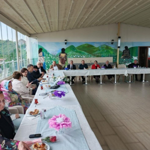 Köşk Huzurevinde Kalan Sakinlerimize Trabzon Valimiz Sayın Tahir Şahin Ve Kıymetli Eşi Cansel Şahin Hanımefendi Tarafından Bayram Ziyareti Gerçekleştirdi. - fotoğraf 1