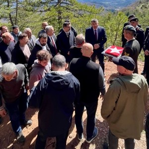 Kıbrı Gazimiz Şükrü Kızıl, yapılan askeri törenle ebediyete uğurlandı - fotoğraf 4