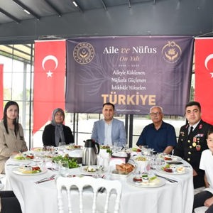 MİLLÎ AİLE HAFTASI’NDA 3 KUŞAK, TEK SOFRADA GÖNÜLLER BİR ARAYA GELDİ  - fotoğraf 1