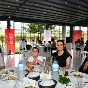 MİLLÎ AİLE HAFTASI’NDA 3 KUŞAK, TEK SOFRADA GÖNÜLLER BİR ARAYA GELDİ  - fotoğraf 8