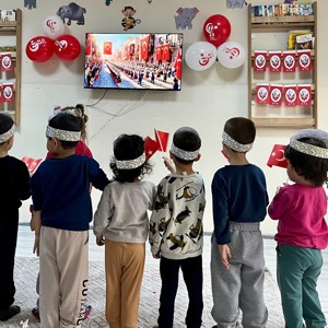 Yavrularımız, 23 Nisan Öncesinde Evlerini Al Bayraklar ve Balonlarla Süslediler - fotoğraf 2