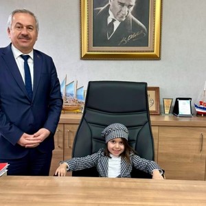 👧 Minik Müdürden Anlamlı Mesaj, ‘Aile güçlü olursa çocuk mutlu olur’ - fotoğraf 1